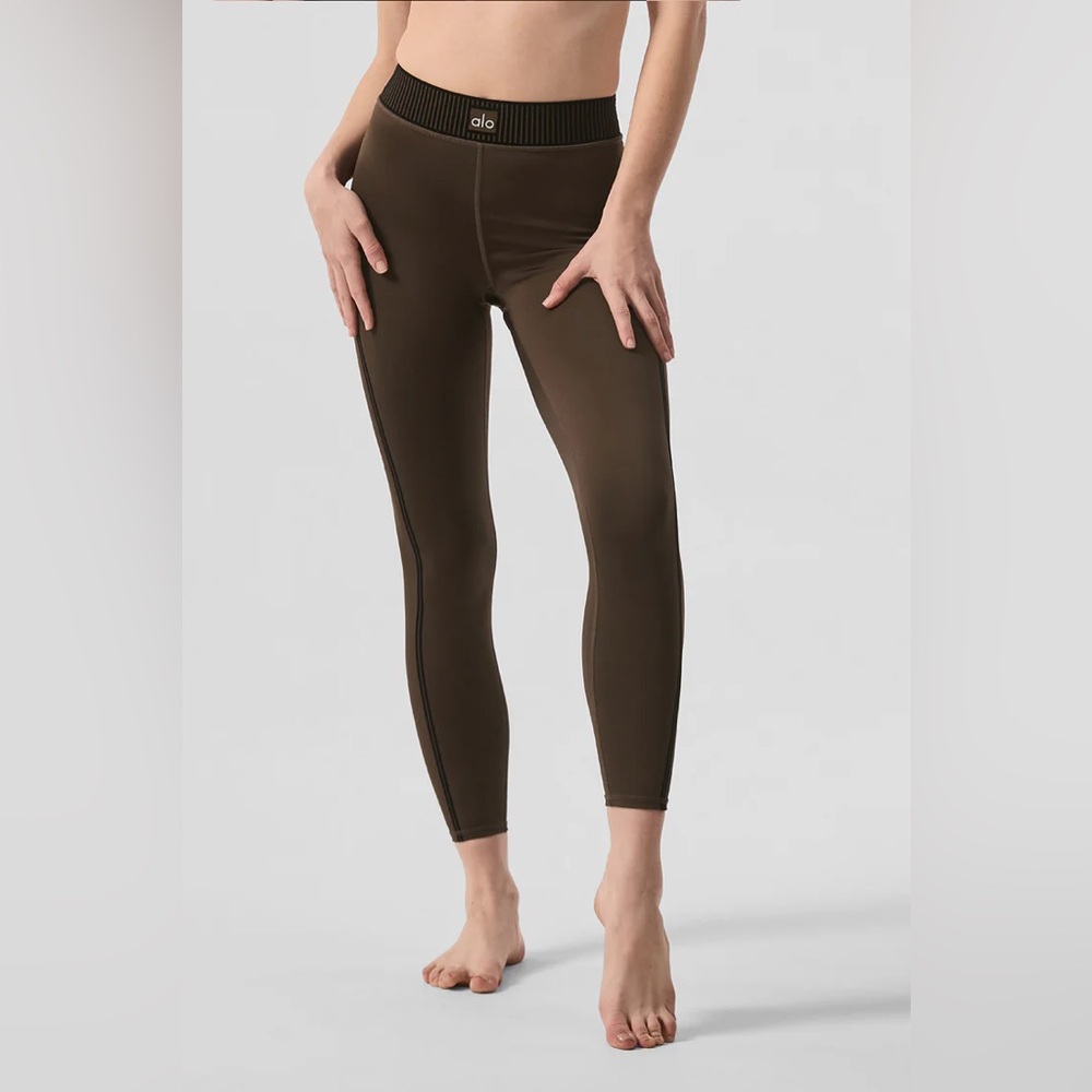 Airlift High-Waist 7/8 Line Up Legging Espresso as seen on Kylie